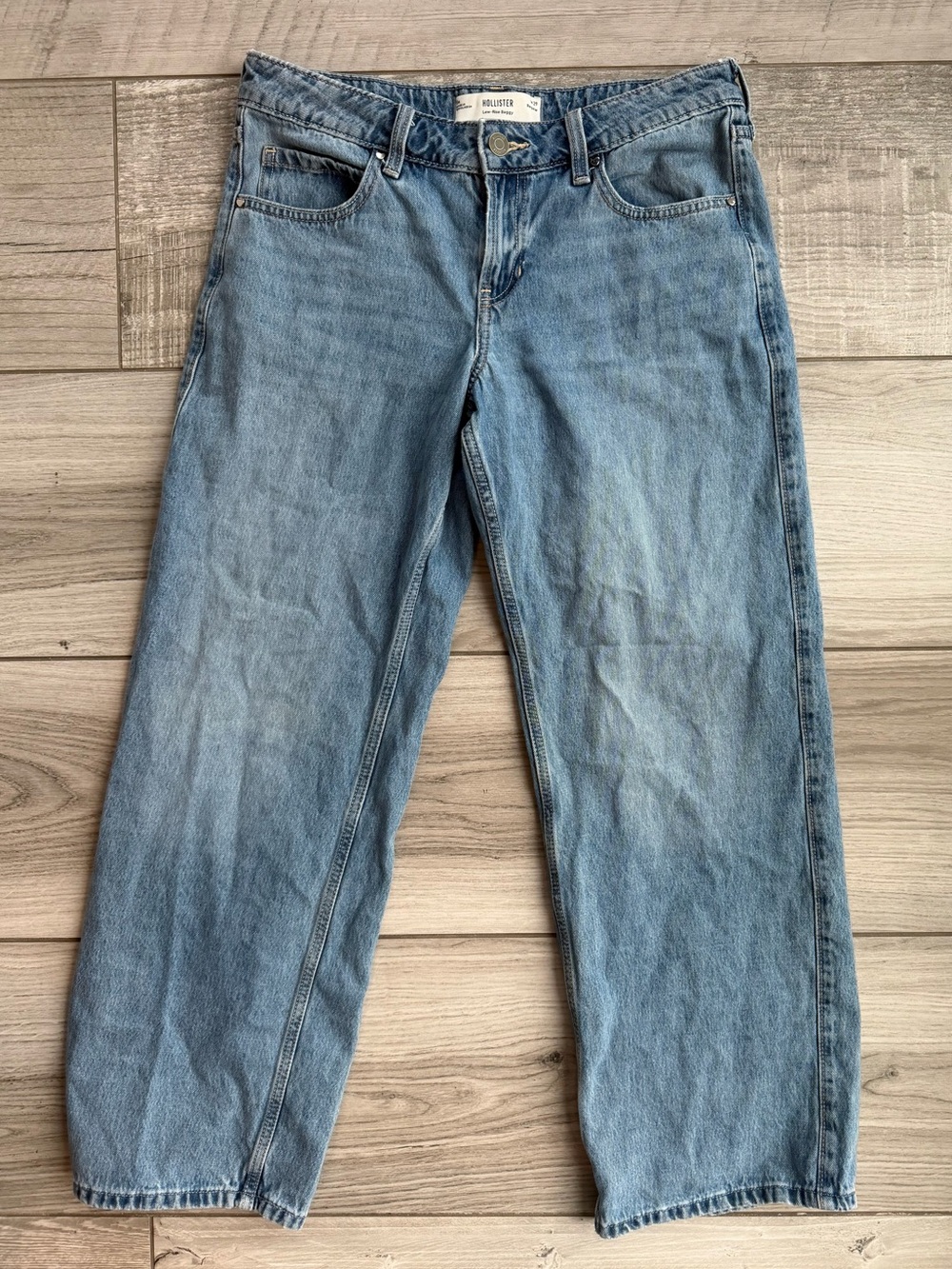 Hollister Women's Low-Rise Baggy Jeans